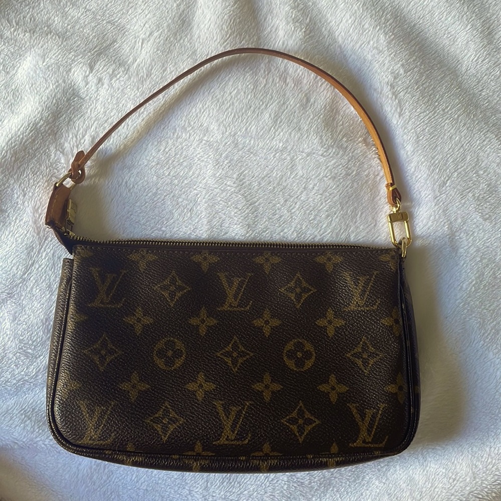 Louis Vuitton Pochette Momogram bag